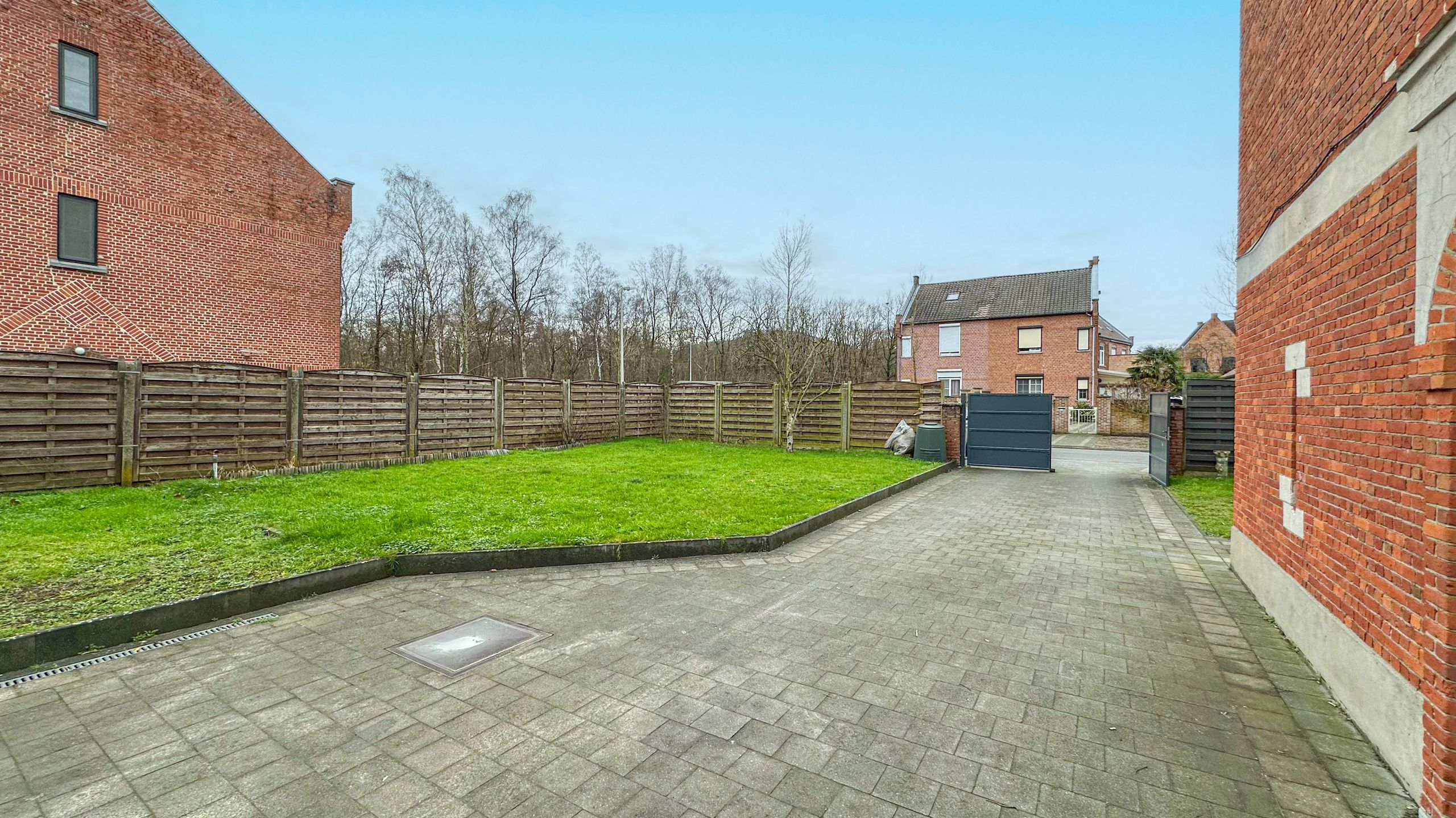 Vernieuwde ruime woning met 4slpks en terras te Beringen! foto 32