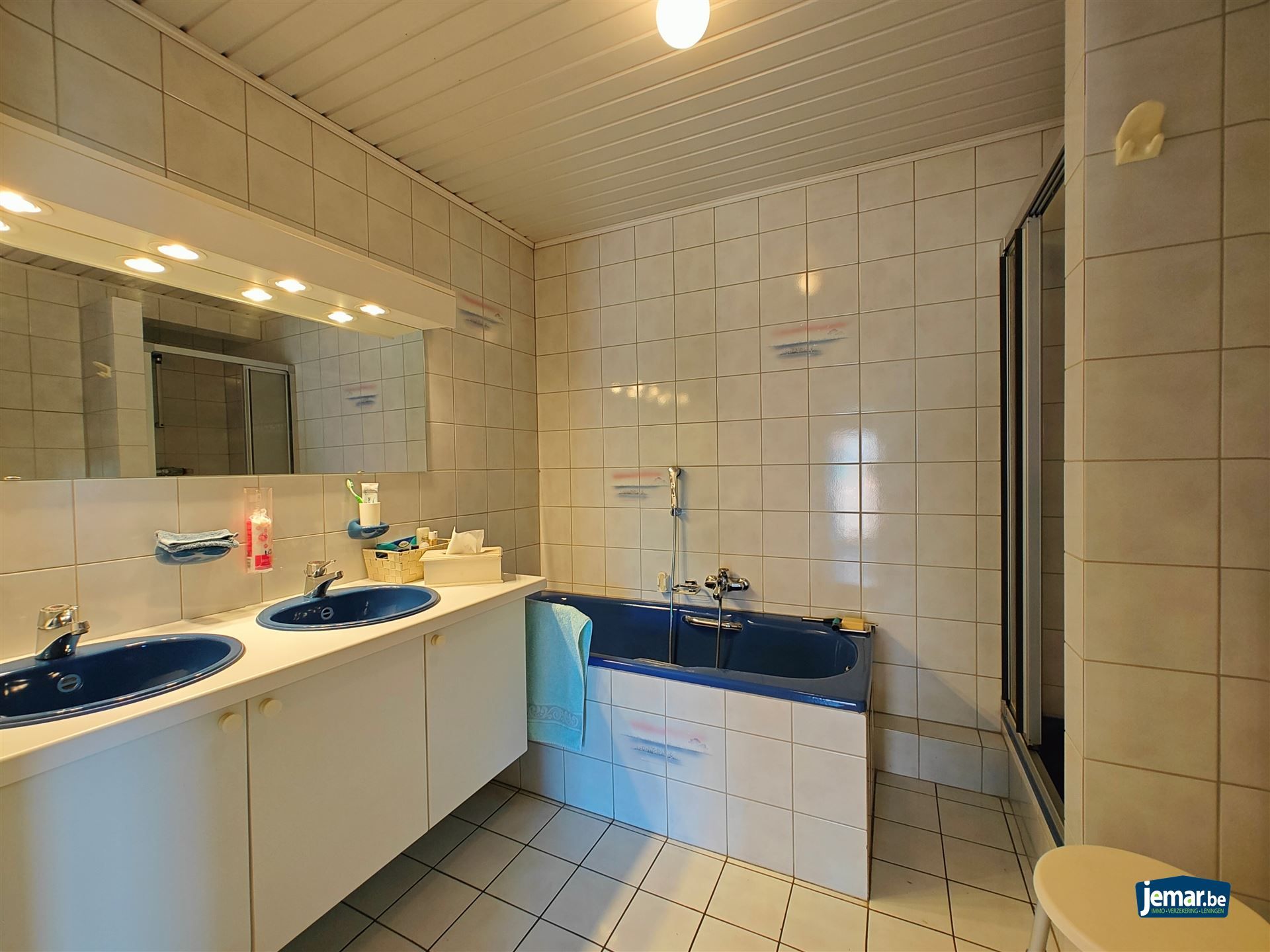 Half- open woning met 4 slaapkamers en apart garage foto 21