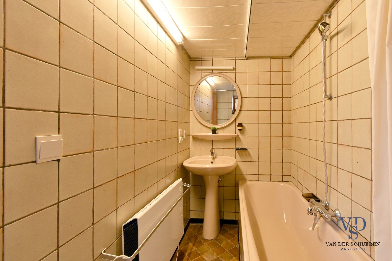 Te renoveren woning met uniek uitzicht op de omliggende akkers foto 13