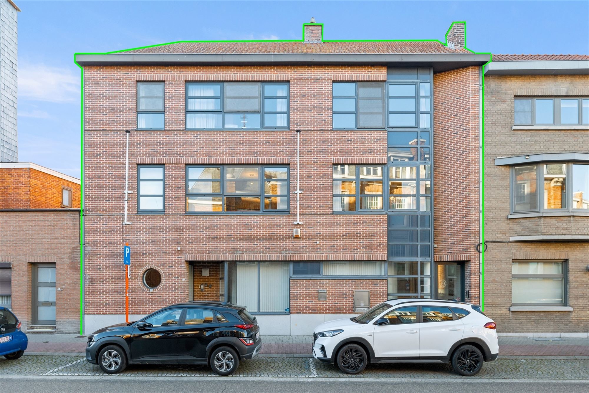 OPBRENGSTEIGENDOM MET HANDELSRUIMTE EN DUPLEX-APPARTEMENT IN SINT-TRUIDEN  foto 1