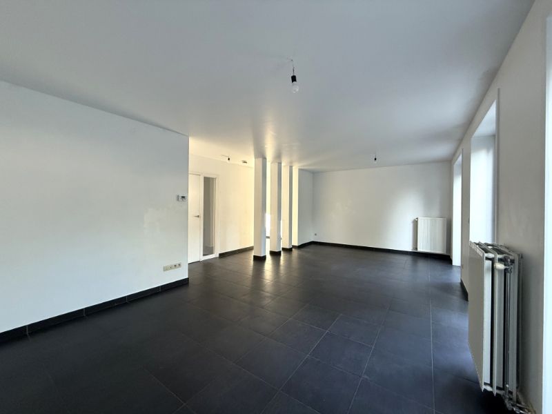 Rustig gelegen woning met mooie tuin en carport foto 4