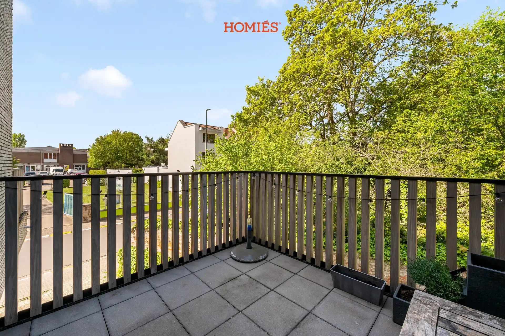 Modern 1-slaapkamerappartement met terras en staanplaats foto 18