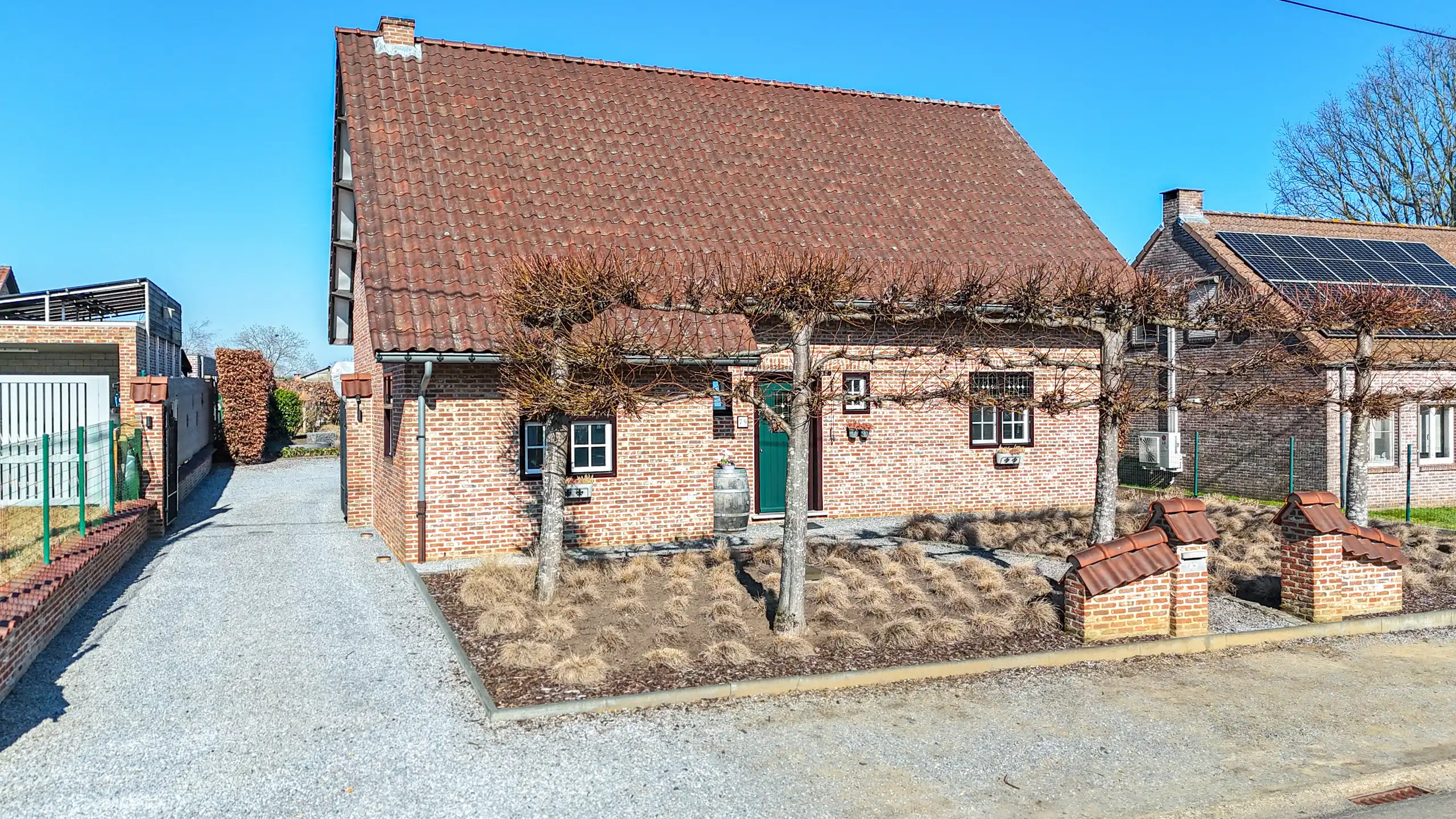 Instapklare gezinswoning met 5slpks, dubbele garage en tuin! foto 54