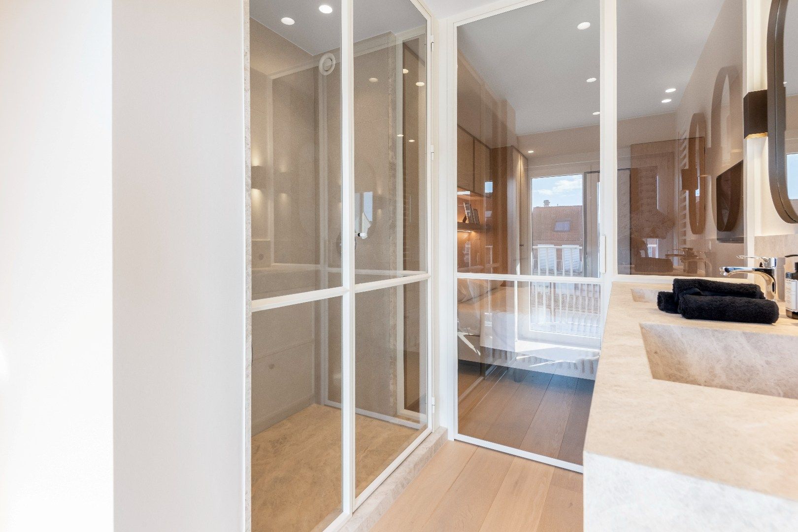 Luxueus vernieuwd appartement in het commercieel centrum op wandelafstand van de Zeedijk.   foto 11