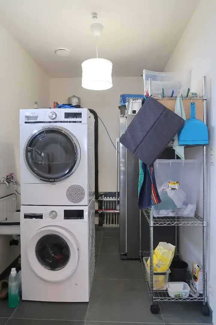 Moderne koppelwoning met 4 slaapkamers en prachtige vergezichten, omringd door groen foto 9