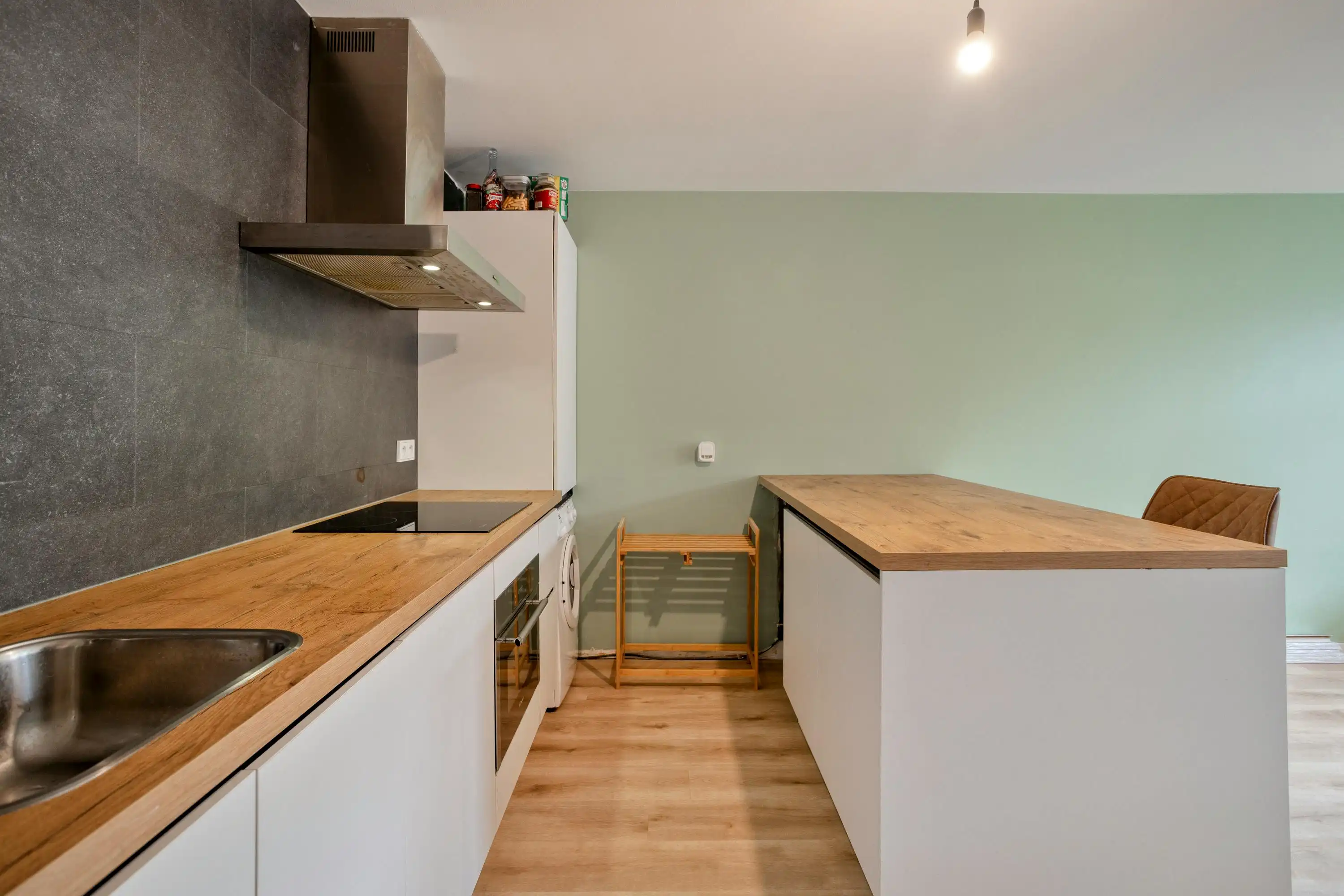 Gezellig appartement met autostaanplaats te koop te Merksem foto 5