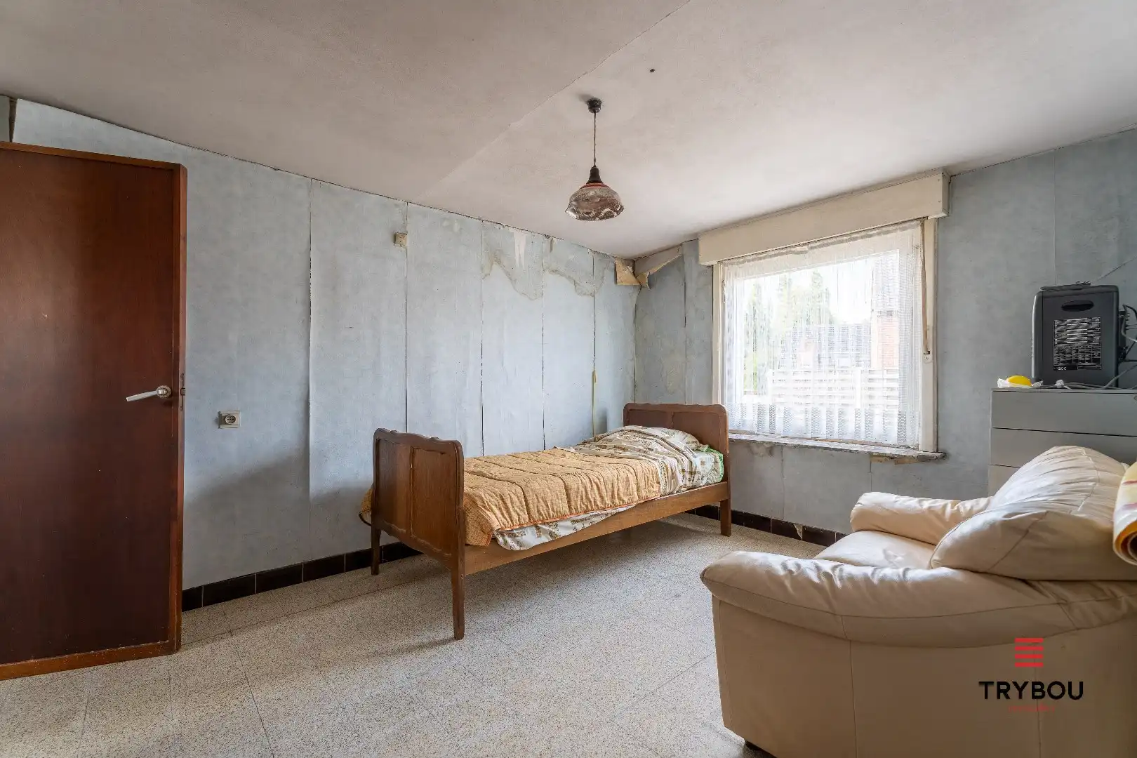 Te renoveren alleenstaande woning op een ruim perceel met tal van mogelijkheden!  foto 5