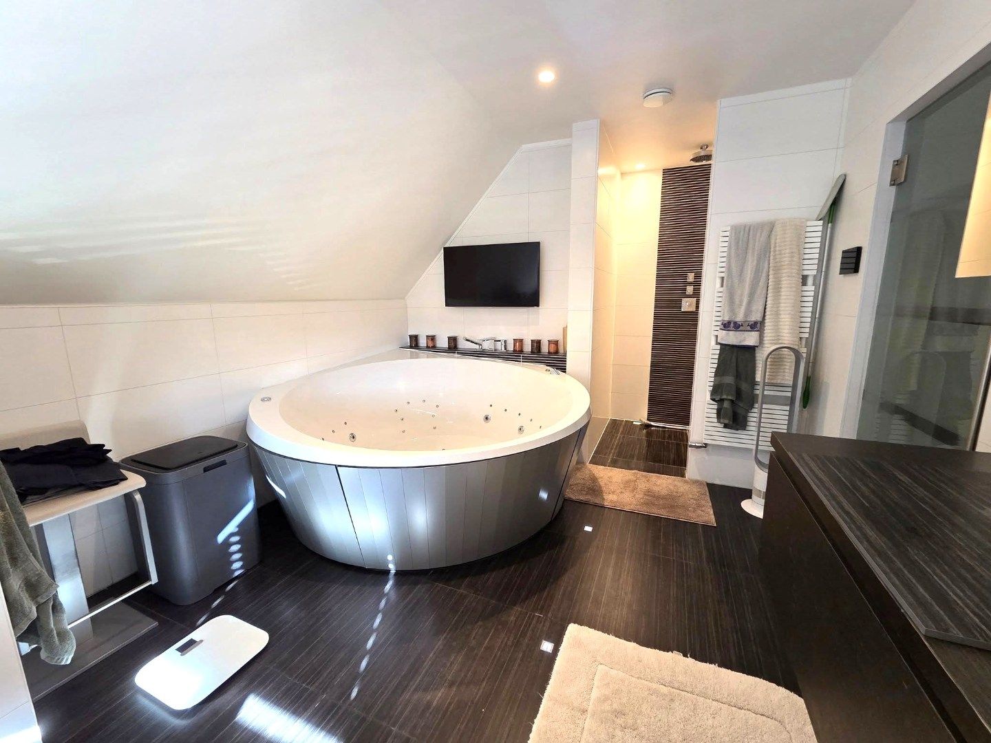 Schitterende villa op 17are 30ca, gelegen op bijna het einde van deze schitterende woonwijk. foto 21