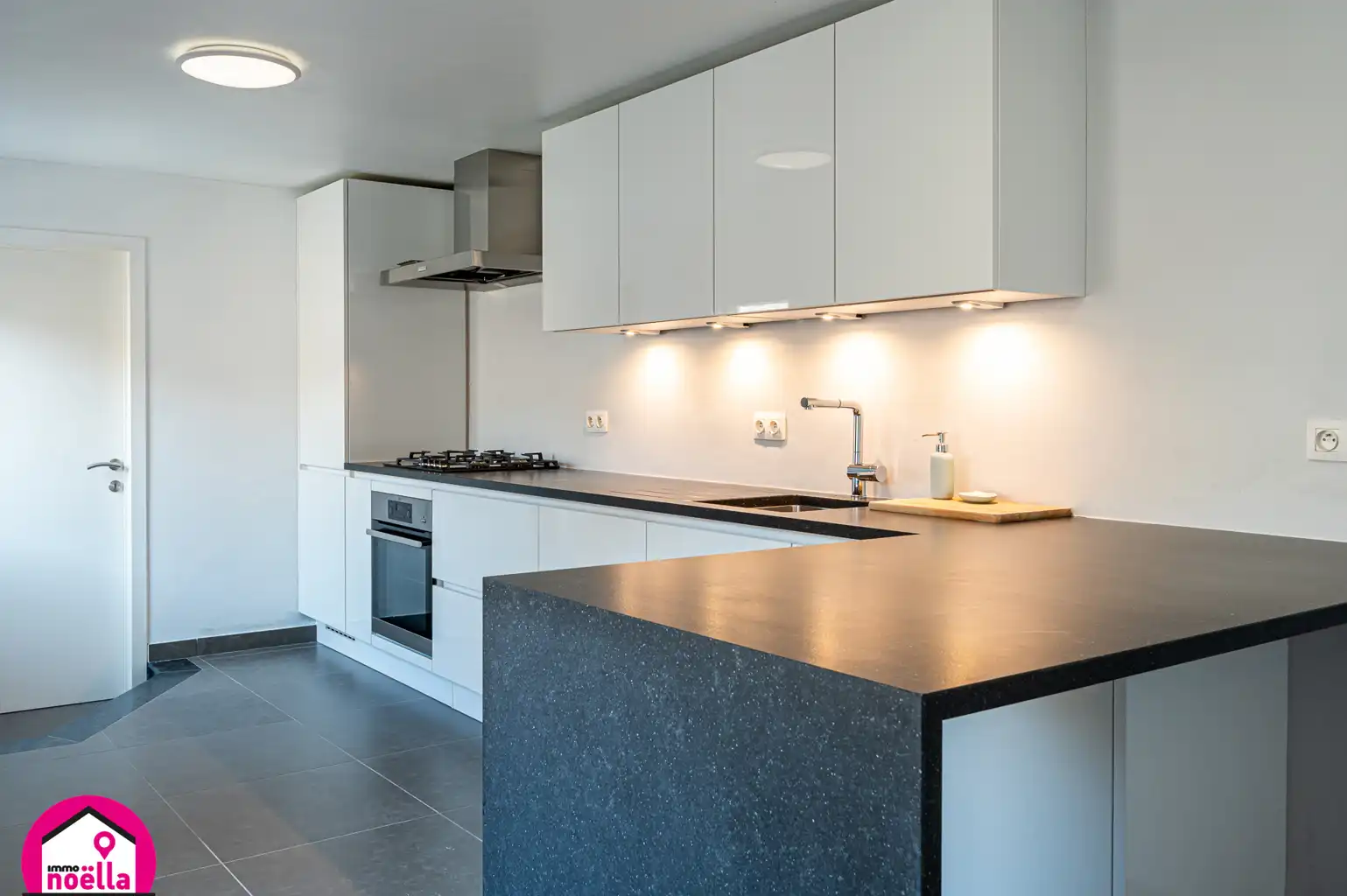 Half open bebouwing met garage en berging foto 7