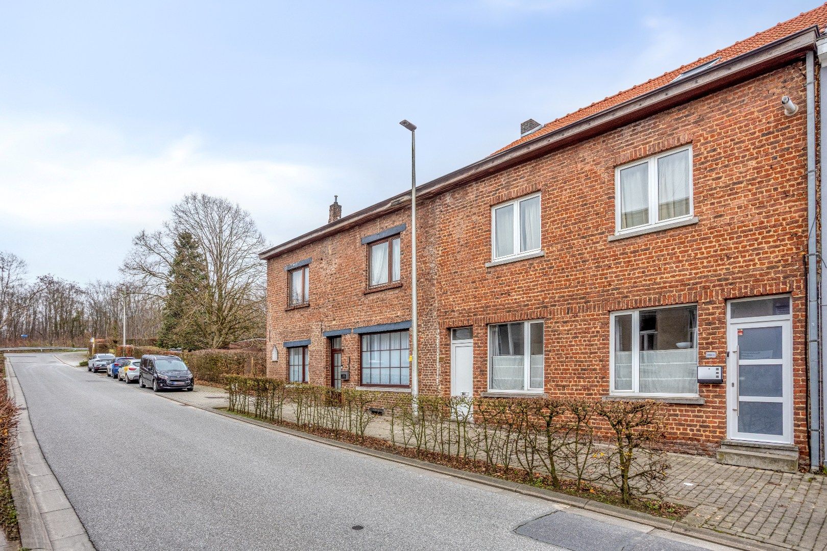 Gelijkvloersapp. (91m²) te huur in Halle, met 1 slpk en koer foto 2