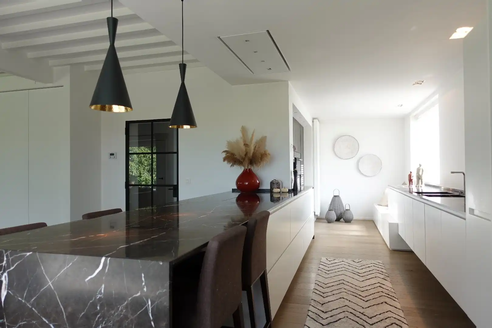 Prachtige karaktervolle villa op groot perceel nabij invalswegen foto 3