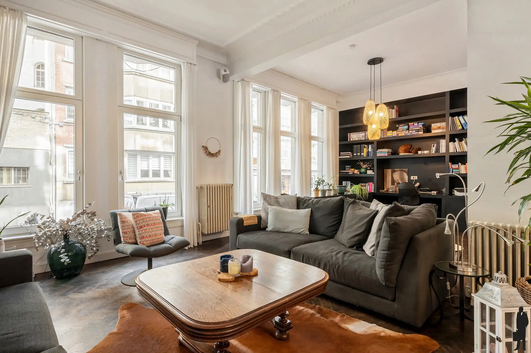 Authentiek appartement met hoge plafonds en terras foto 3