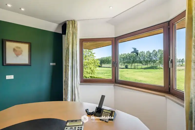 UNIEKE VILLA MET BINNENZWEMBAD EN PAARDENSTALLEN OP EEN TOPLOCATIE TE KOOP IN MENDONK (GENT) foto 36