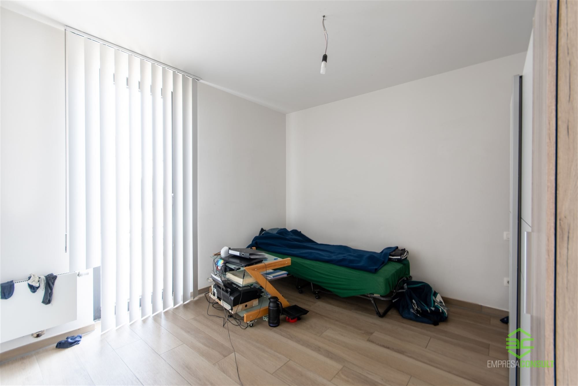 Toonzaal met appartement en 2 ruime garages op een topligging! foto 19