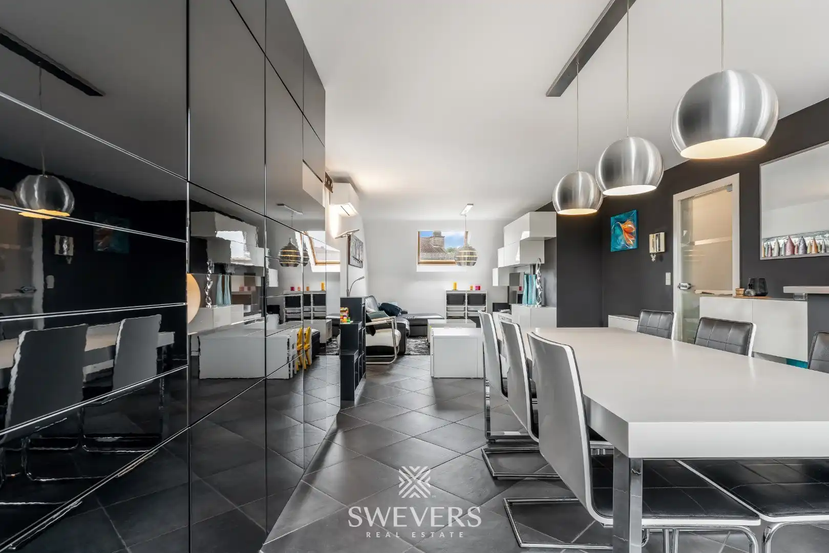 Ruim duplex appartement met 2 slaapkamers en garage foto 15