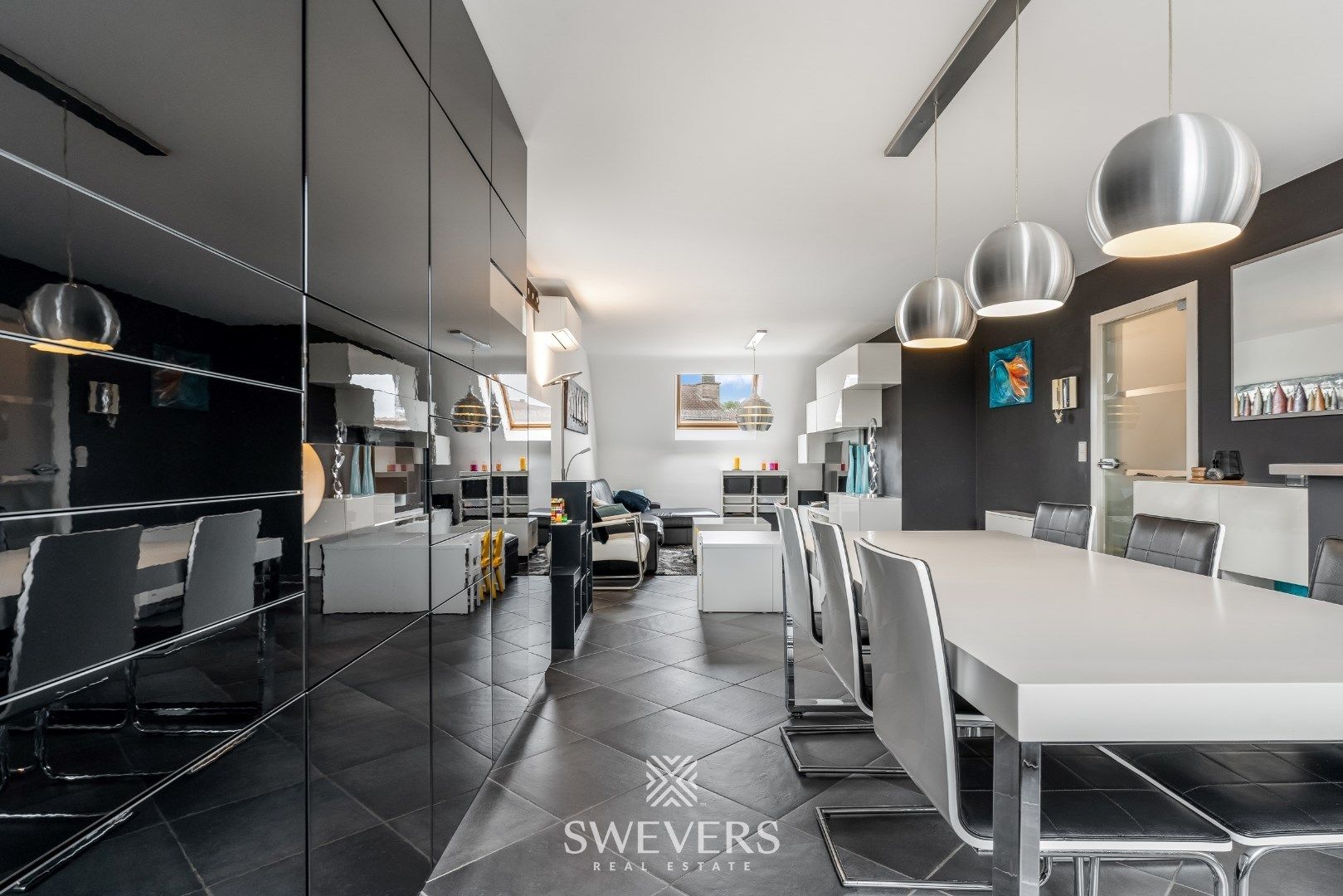 Ruim duplex appartement met 2 slaapkamers en garage foto 15