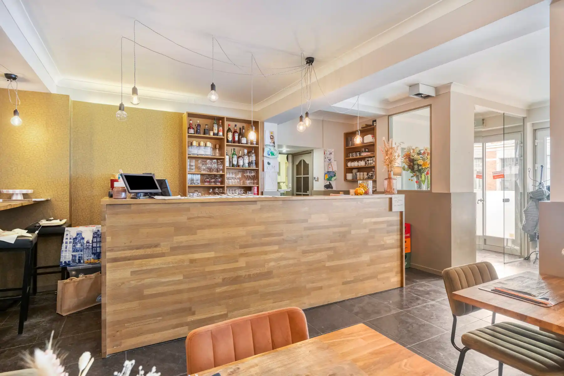 Handelsgelijkvloers met bovenliggende woonst! foto 4