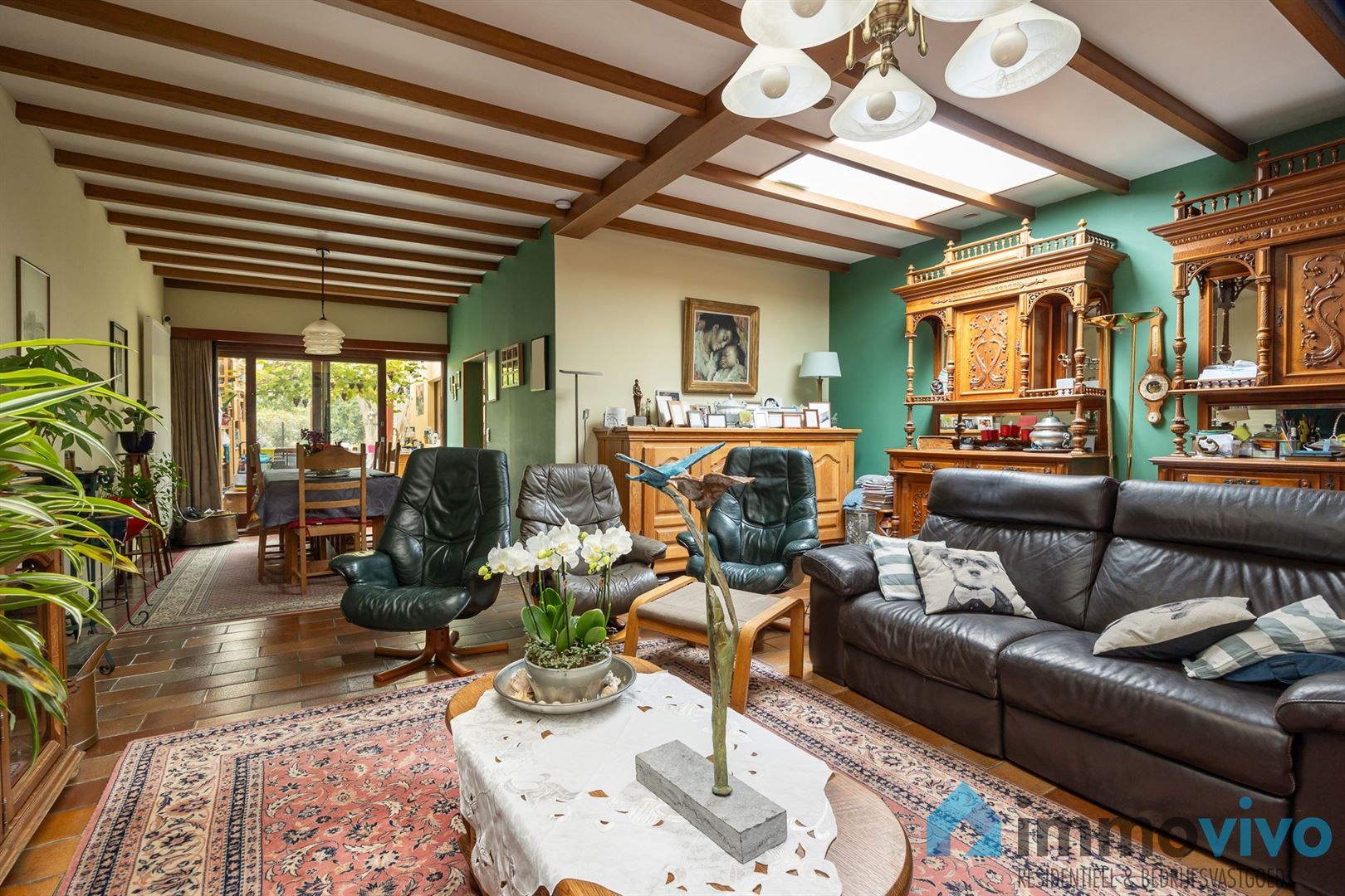 Ruime herenwoning met 5 slaapkamers en praktijkmogelijkheid in hart van Edegem foto 3