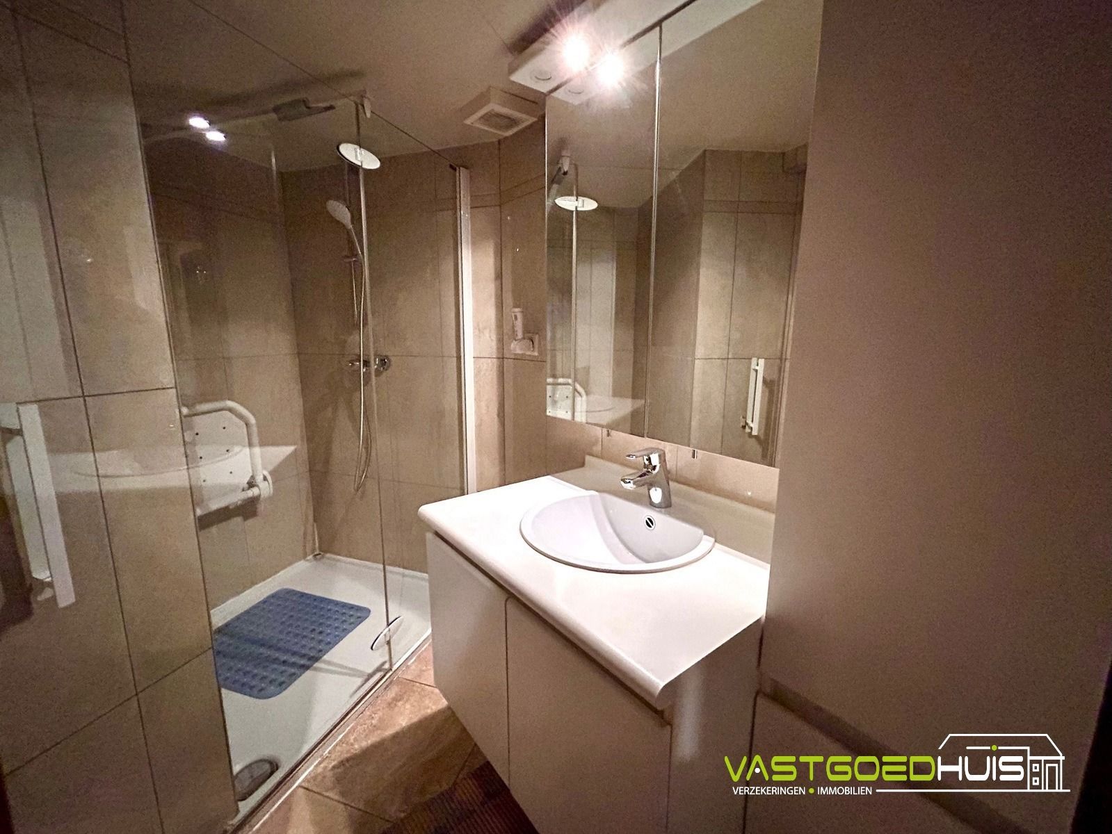 Karaktervolle, halfopen bebouwing met tuin foto 11