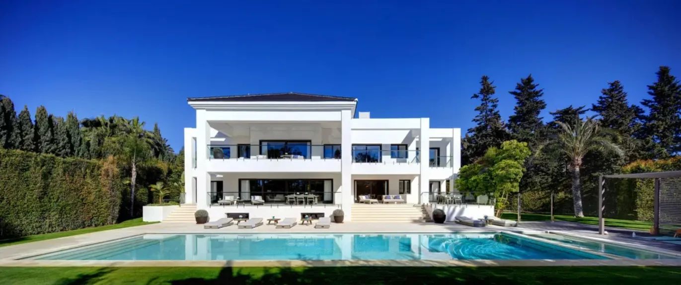 Luxe villa met privézwembad op wandelafstand van het strand in Guadalmina, Marbella foto 1