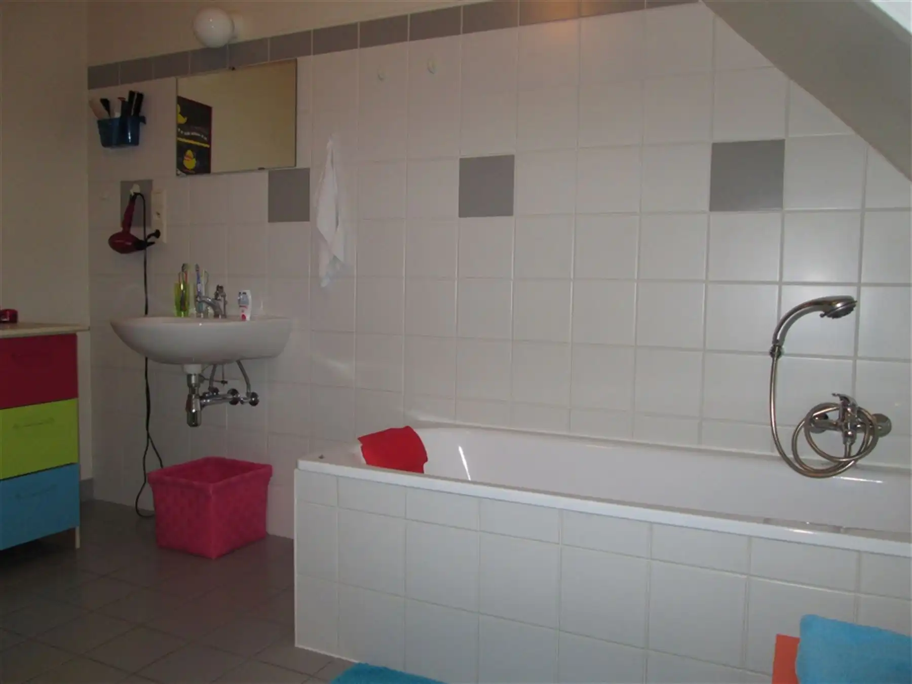 Recente en goed onderhouden woning met 3 slaapkamers gelegen in een doodlopende straat te Vichte foto 6