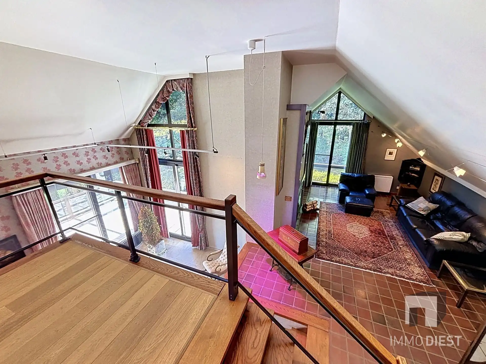 Prachtig gelegen villa met uniek ontwerp op 57a 74ca én achterliggende vijvers op 75a 54ca. foto 13