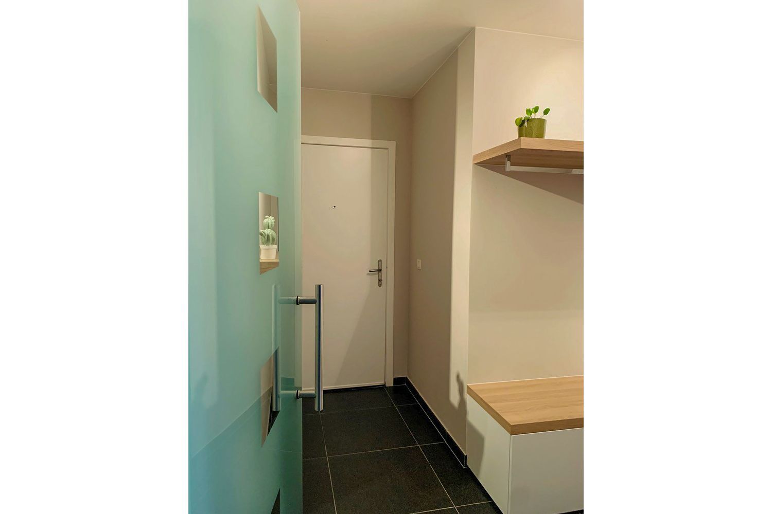 MOOI AFGEWERKT RUIM APPARTEMENT MET 2 SLPKS EN 2 TERRASSEN foto 9