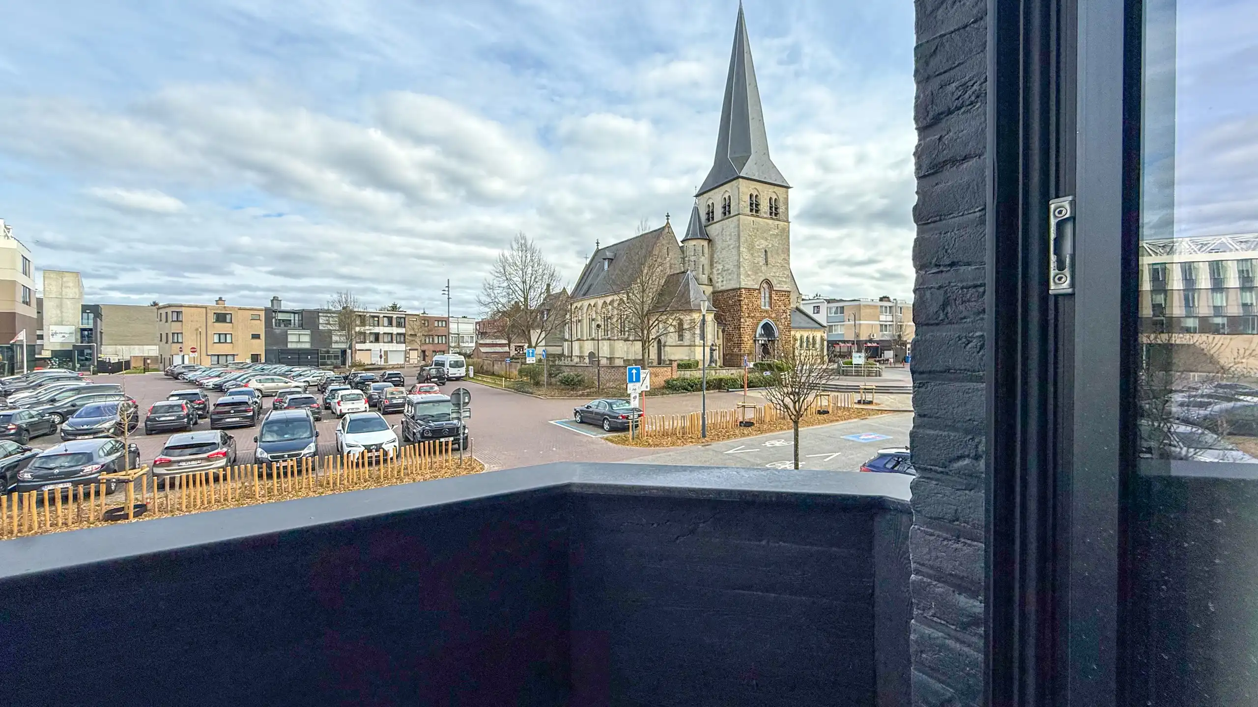 Mooi 2-slaapkamer appartement met terras in het centrum! foto 24