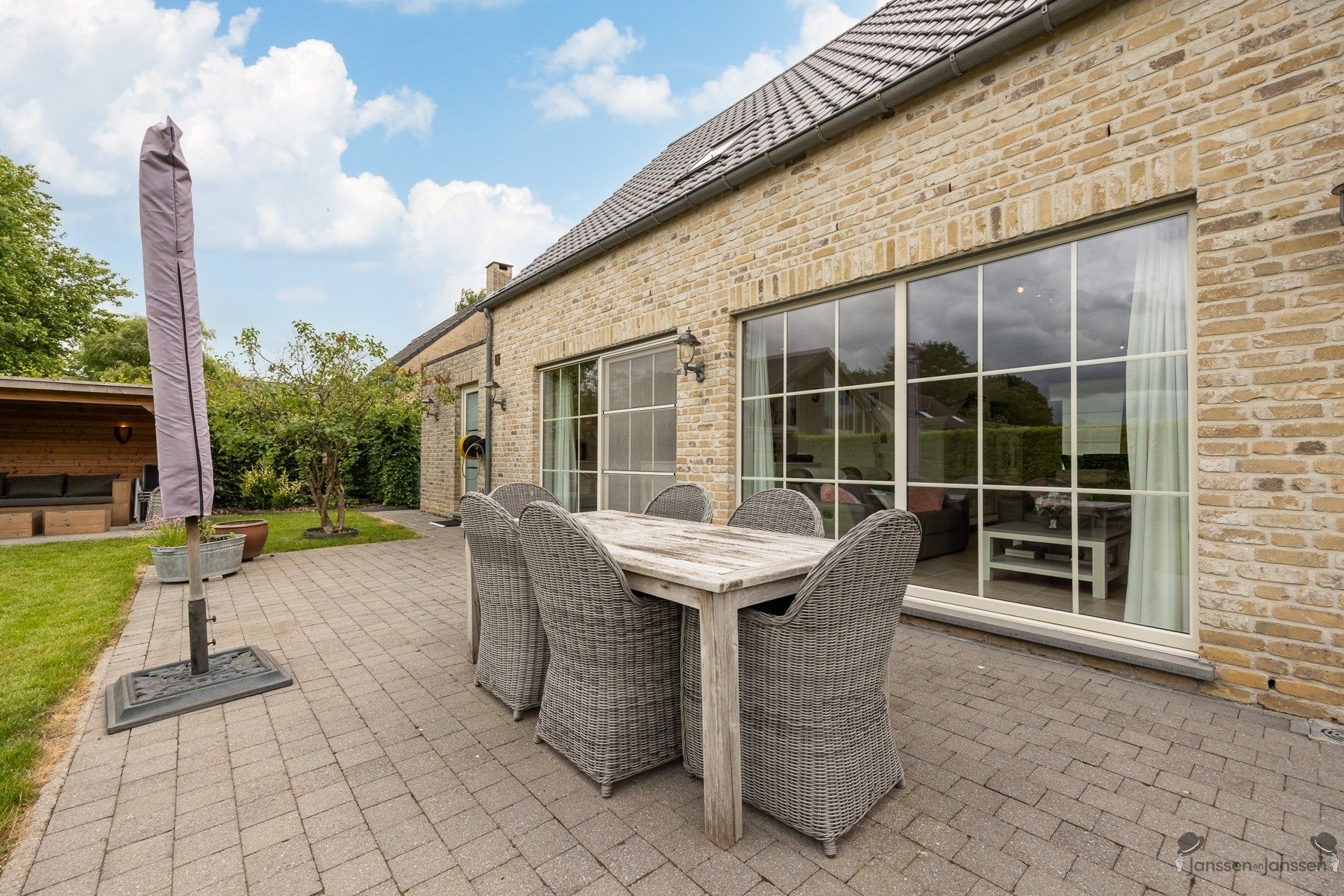 Instapklare woning met vier slaapkamers op een ruim perceel van 659m². foto 25