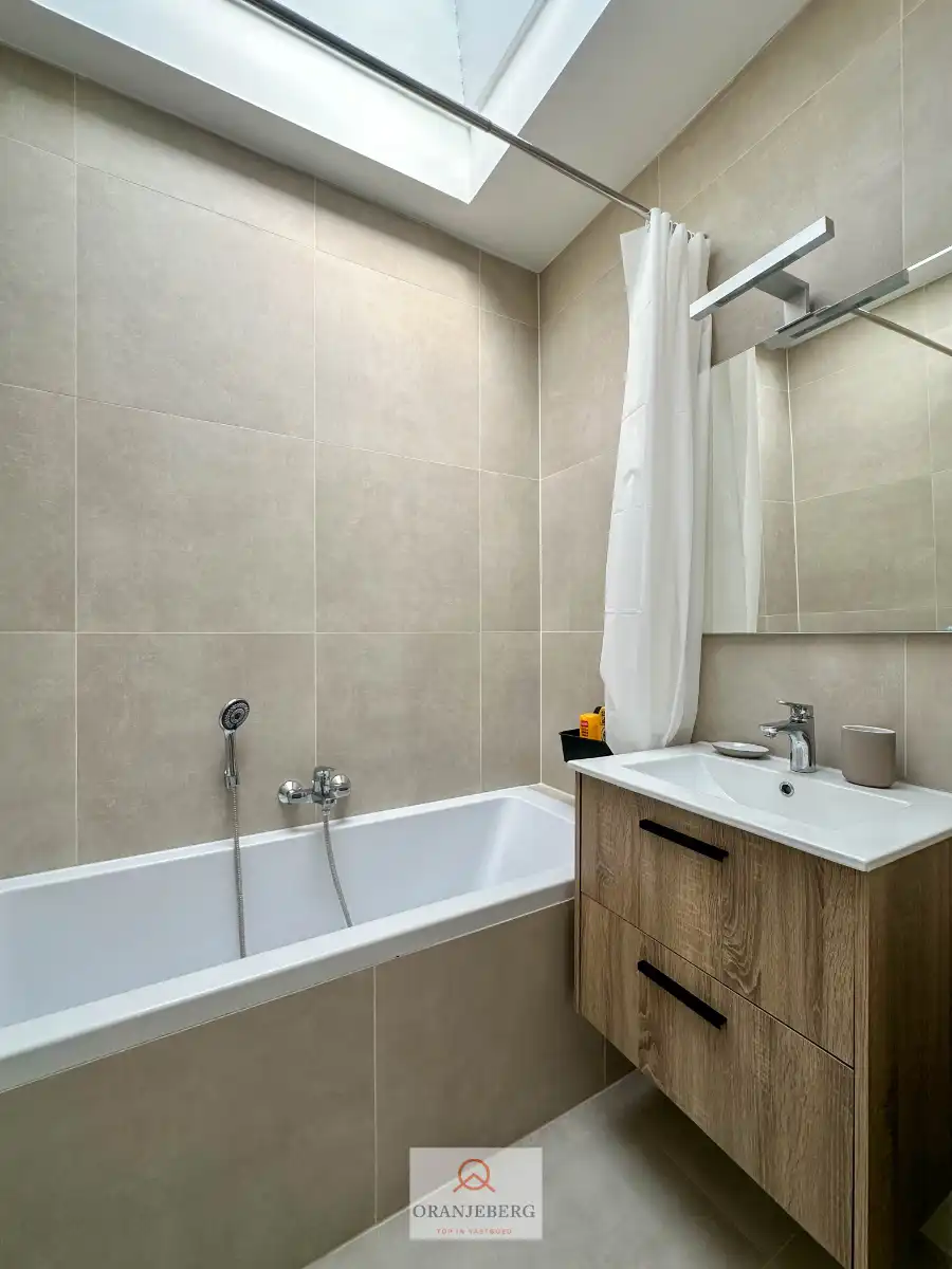 Gemeubeld en gerenoveerde rijtjeswoning op boogscheut van Gent TE HUUR voor 11 maanden foto 16