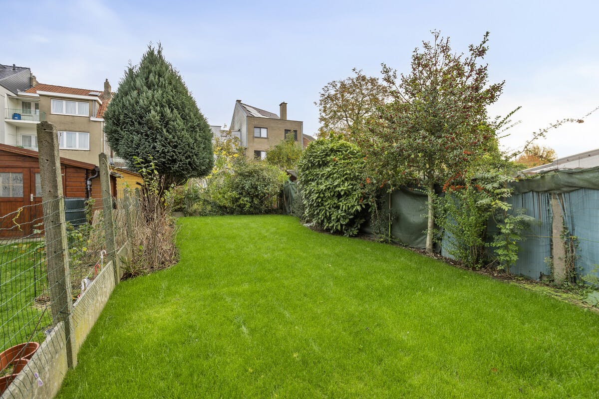 Te renoveren woning met potentieel in Sint-Agatha-Berchem! foto 17