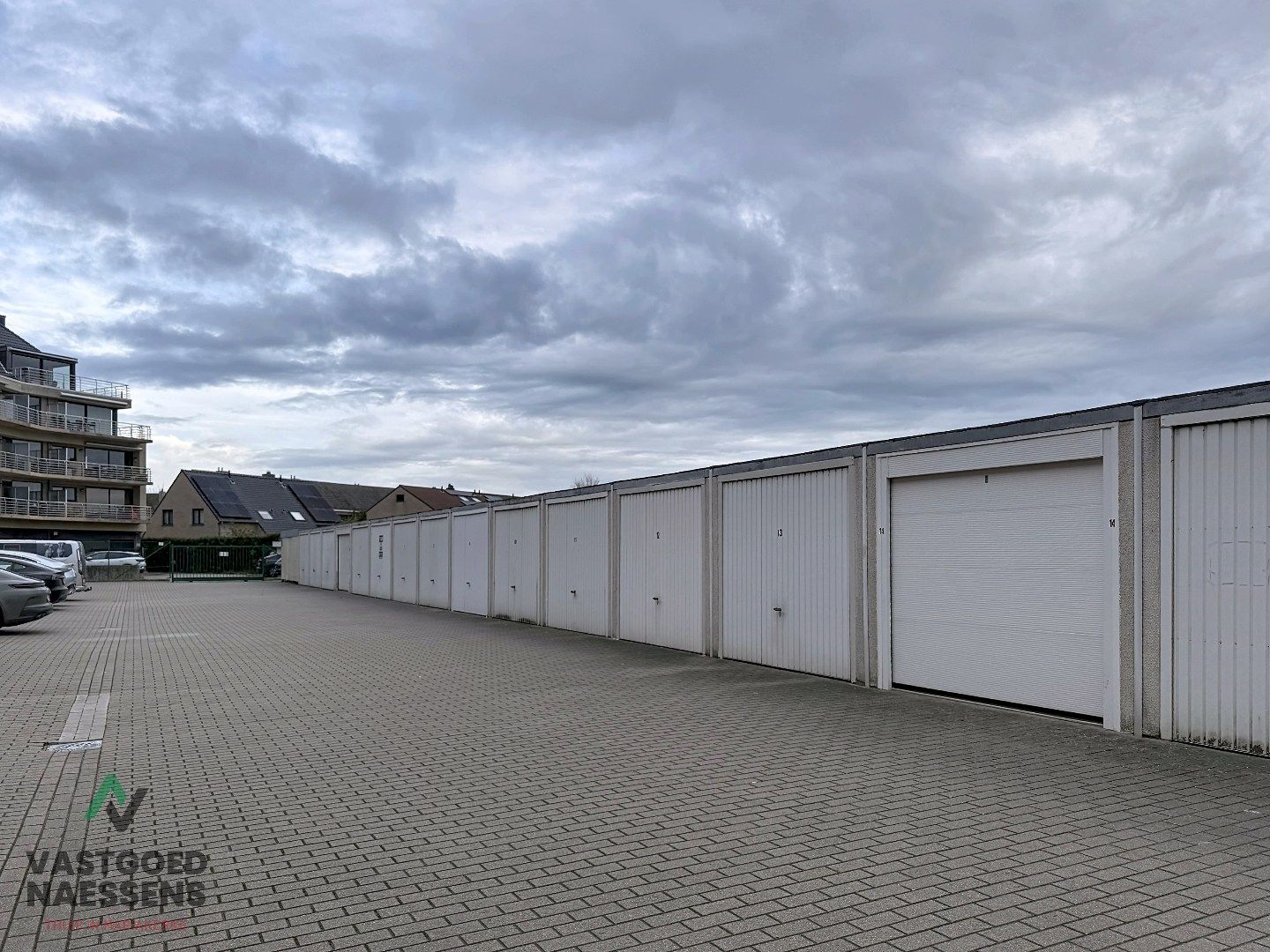 RUIME GARAGEBOX IN RESIDENTIËLE WOONWIJK foto 6