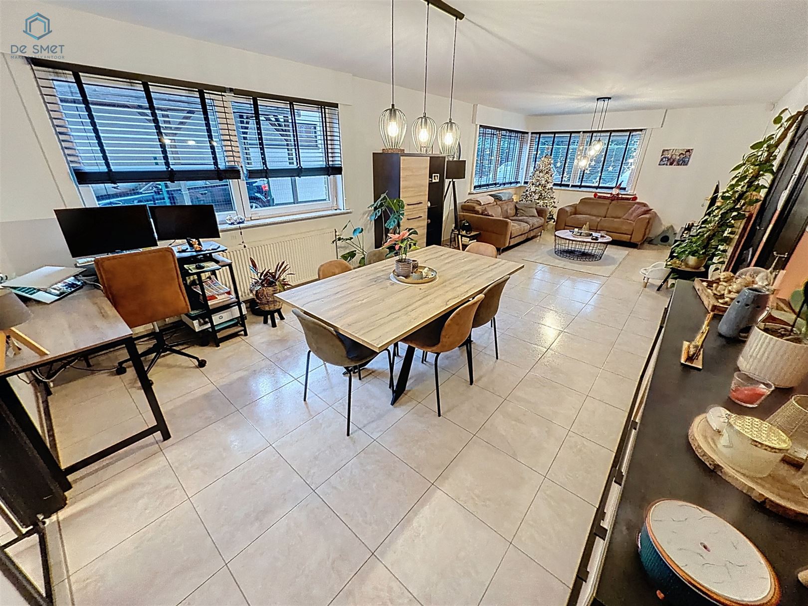 Instapklare en energiezuinige woning met 4 slaapkamers, garage en tuin nabij centrum Geraardsbergen foto {{pictureIndex}}