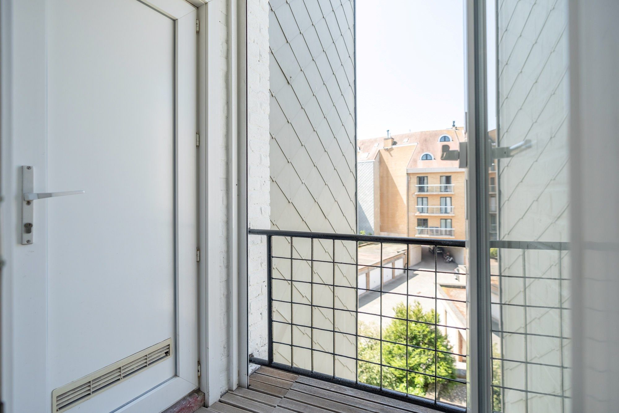 Rustig gelegen volledig gerenoveerd appartement met een open zicht over de villa's. foto 20