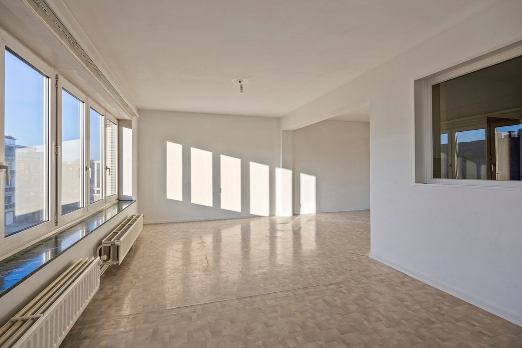 Lichtrijk en Ruim Appartement met 2 Slaapkamers – Topligging foto 3