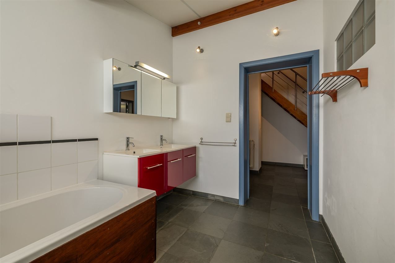 Charmante opgefriste woning op geliefde ligging met 3slk. foto 17
