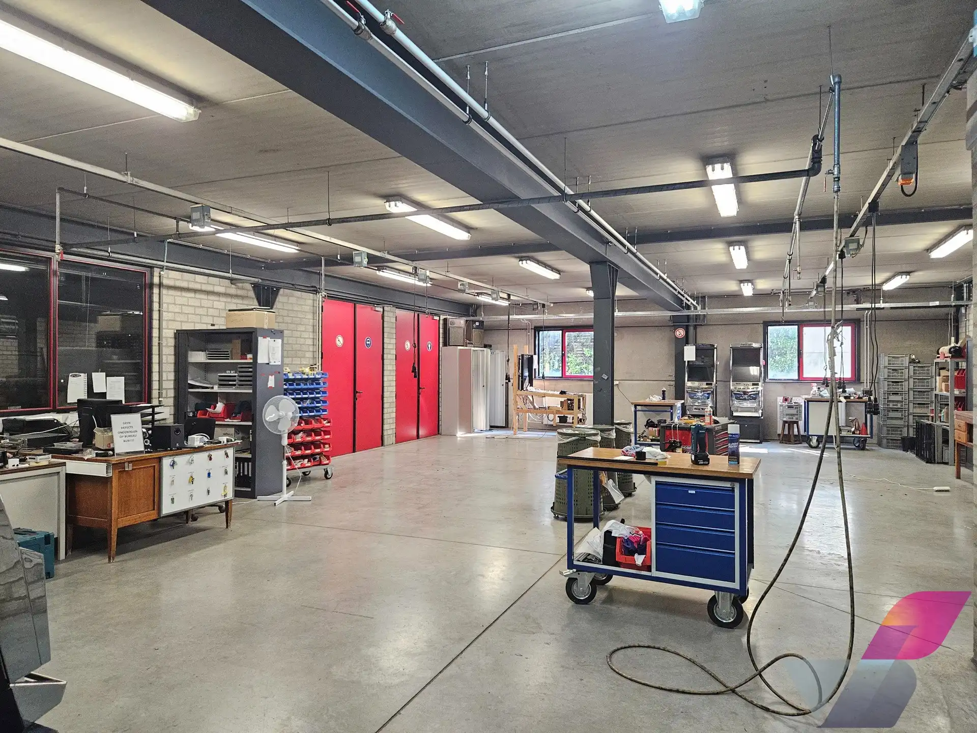 Semi-industrieel gebouw op zichtlocatie foto 14