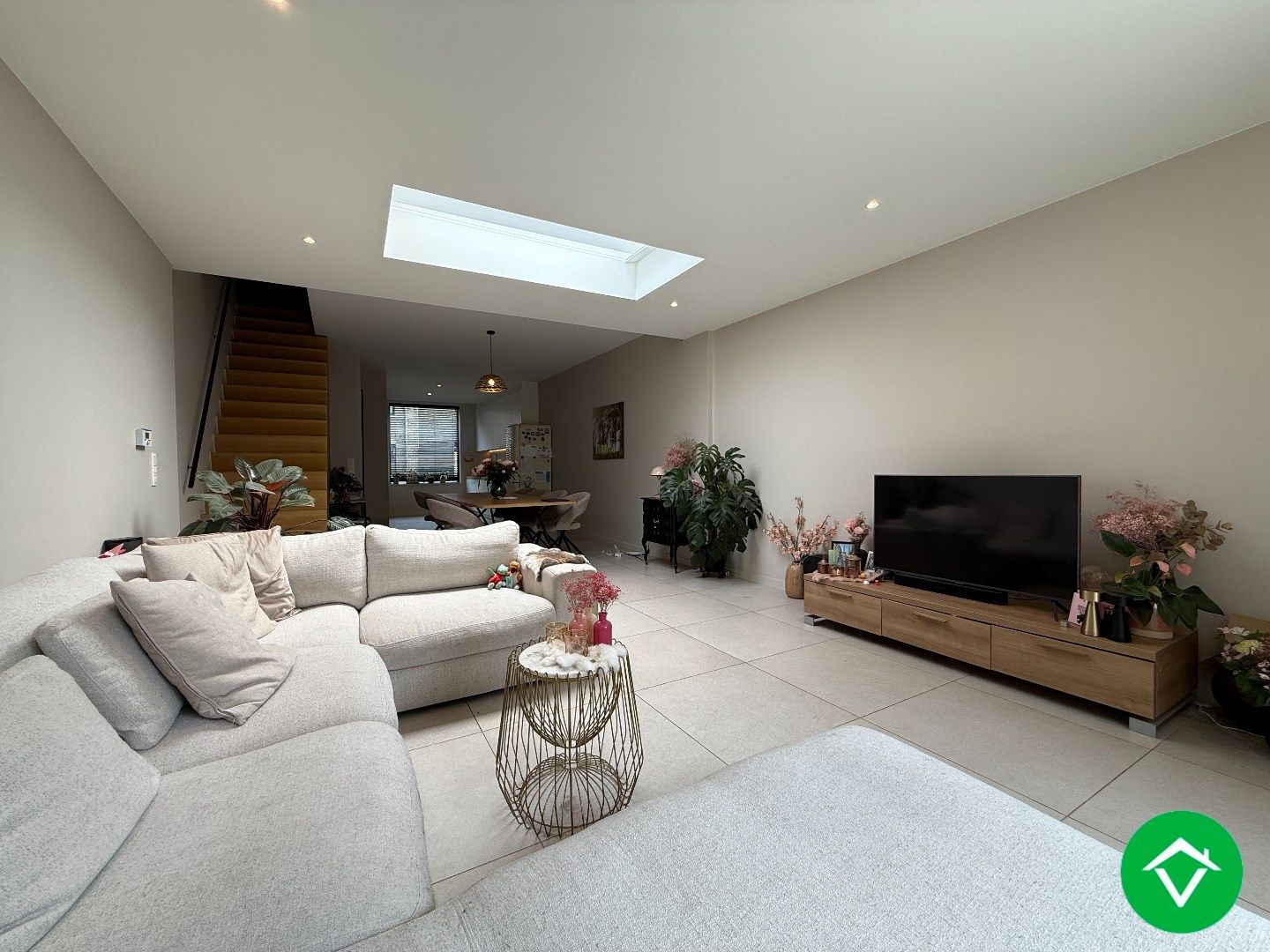 Prachtig gerenoveerde rijwoning nabij het centrum met 3 slaapkamers, tuin en garage te Roeselare foto 7