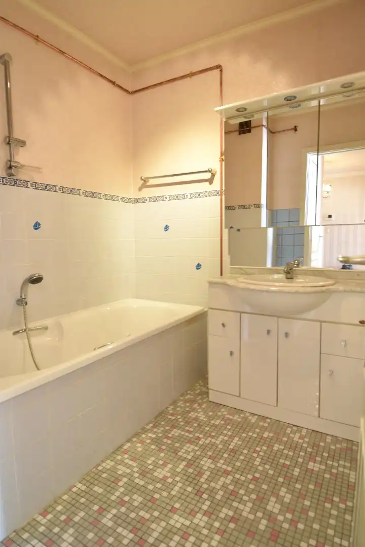 Gezellig centrum appartement met 3 slaapkamers, zonnig terras, kelderberging én garage te koop in Kortrijk foto 5