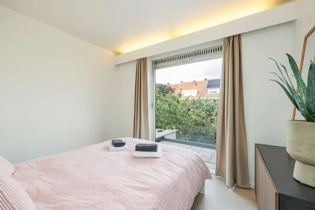 Unieke jaren 80-woning met ruime tuin foto 18
