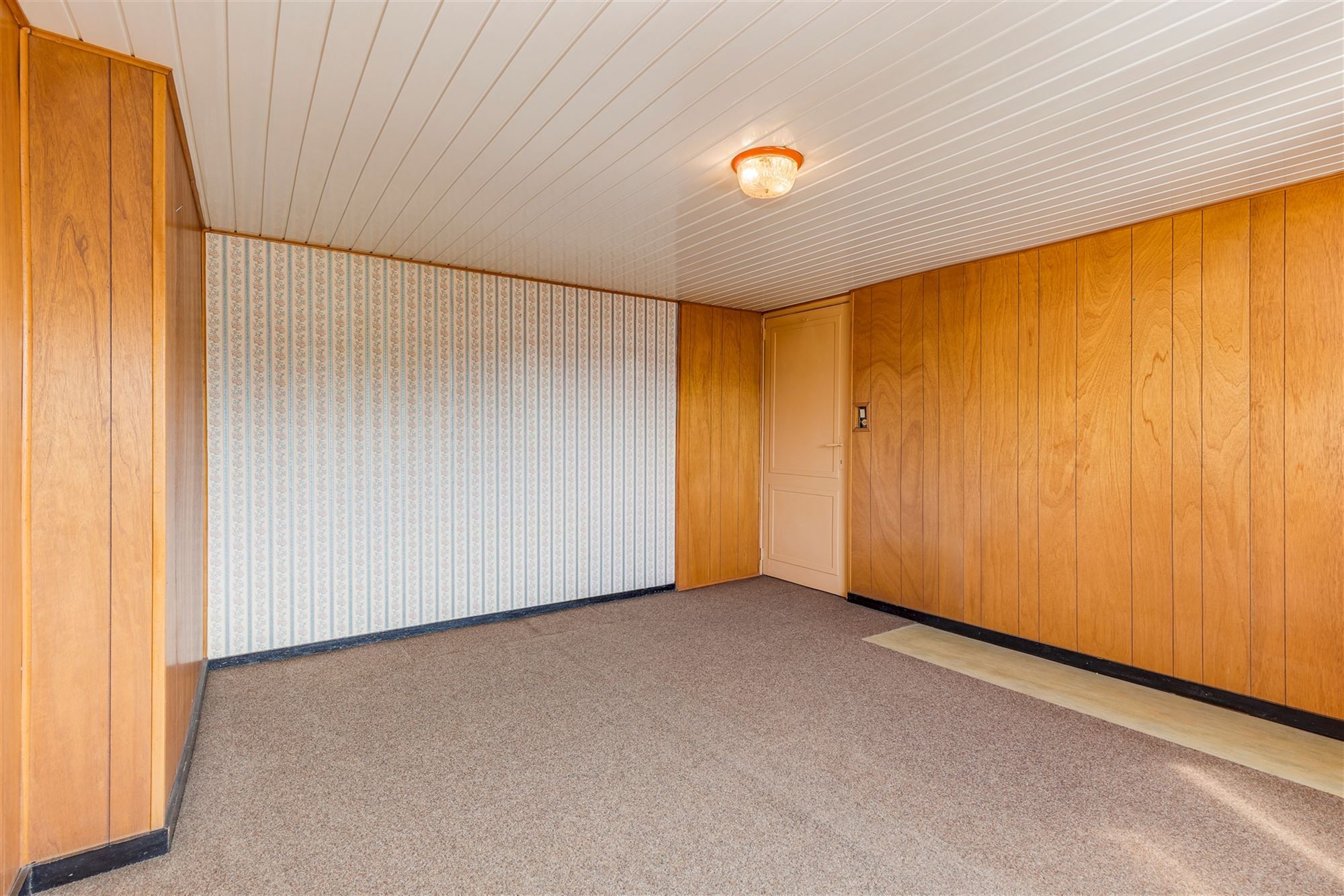 Ruim te renoveren huis met tuin en garage foto 26