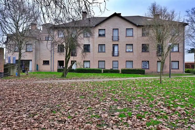 Parkresidentie bestaande uit 30 assistentieflats, 17 garageboxen en extra gebouwen aan de Kerkstraat 50 foto {{pictureIndex}}