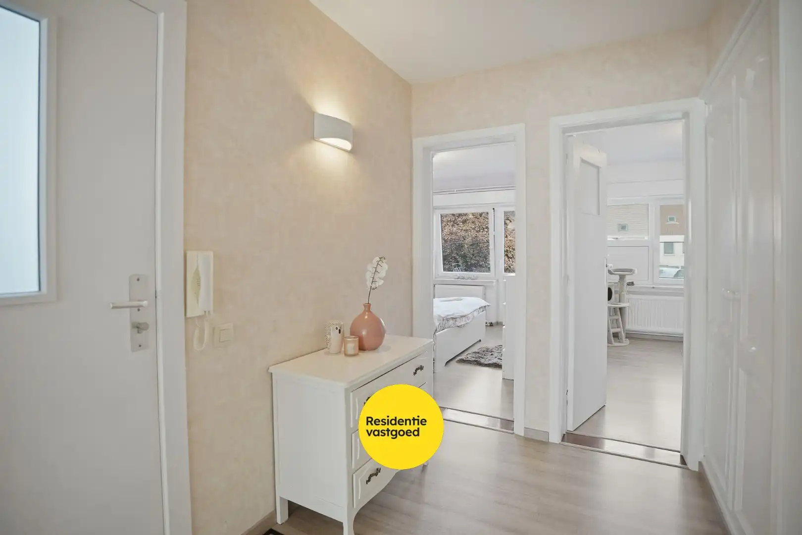 Instapklaar appartement met 2 slpks en garage te Sint-Andries! foto 9