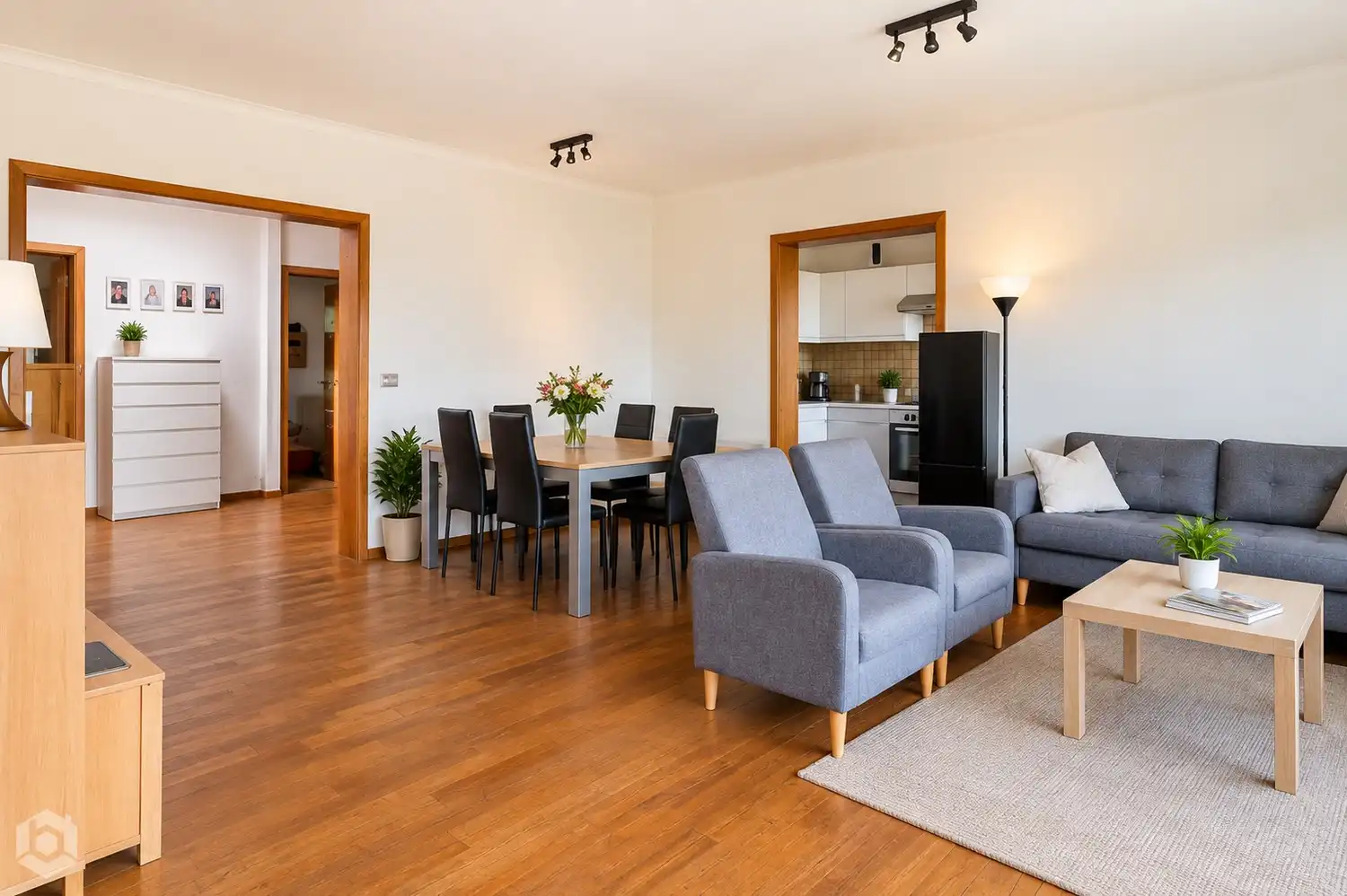 Appartementsgebouw met 4 app., 2 handelsglv., 5 garages én tuin foto 4