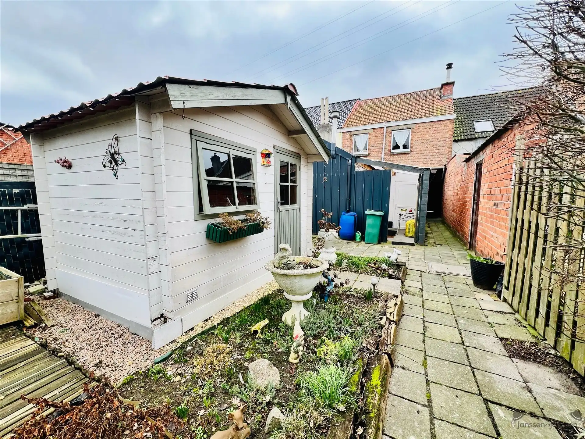 Te renoveren woning met tuin foto 12