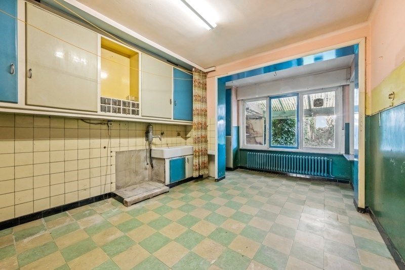 Ruime te renoveren rijwoning met zeer veel mogelijkheden en tuin foto 16