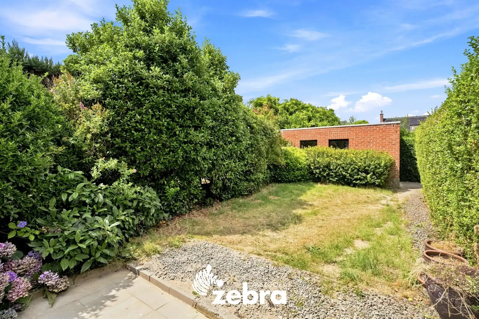 Gerenoveerde woning met uitweg op een rustige ligging in Izegem! foto 22
