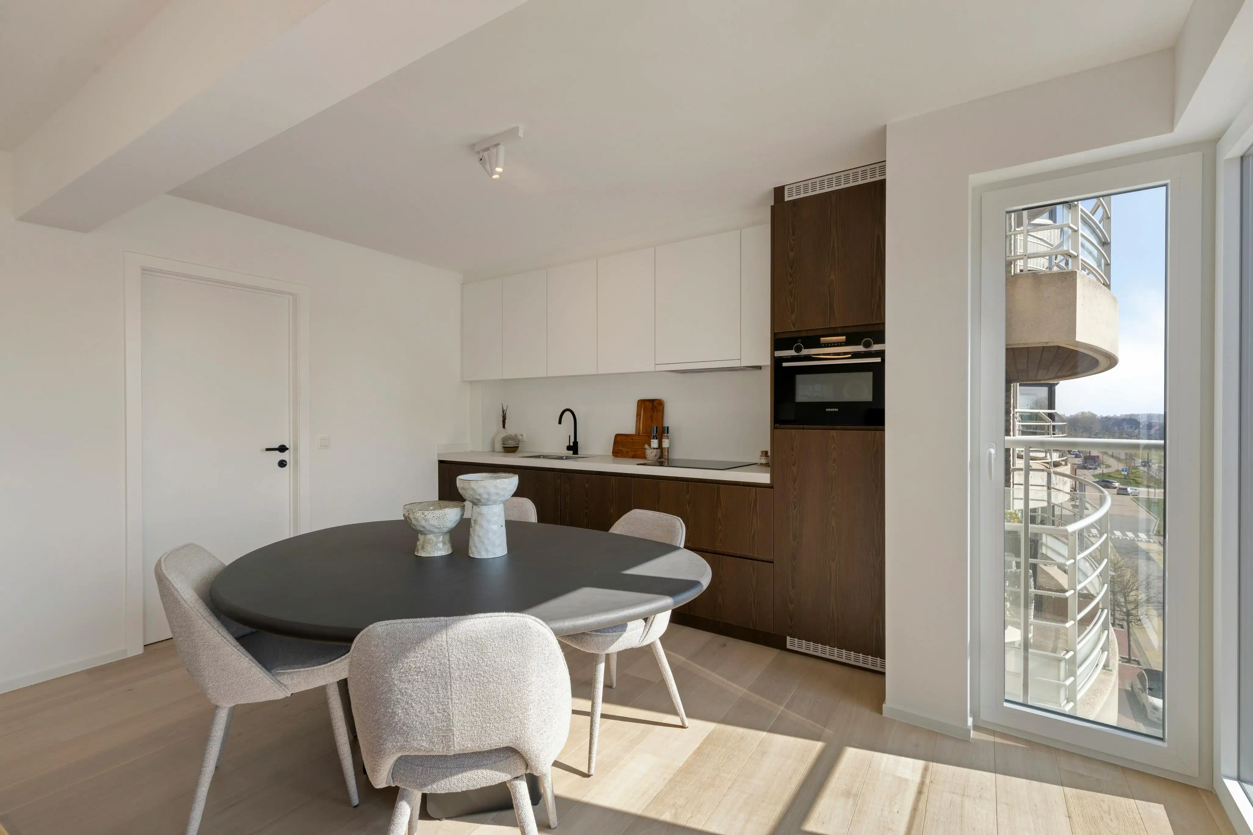 Gerenoveerd appartement met 2 slaapkamers te koop in Heist foto 7
