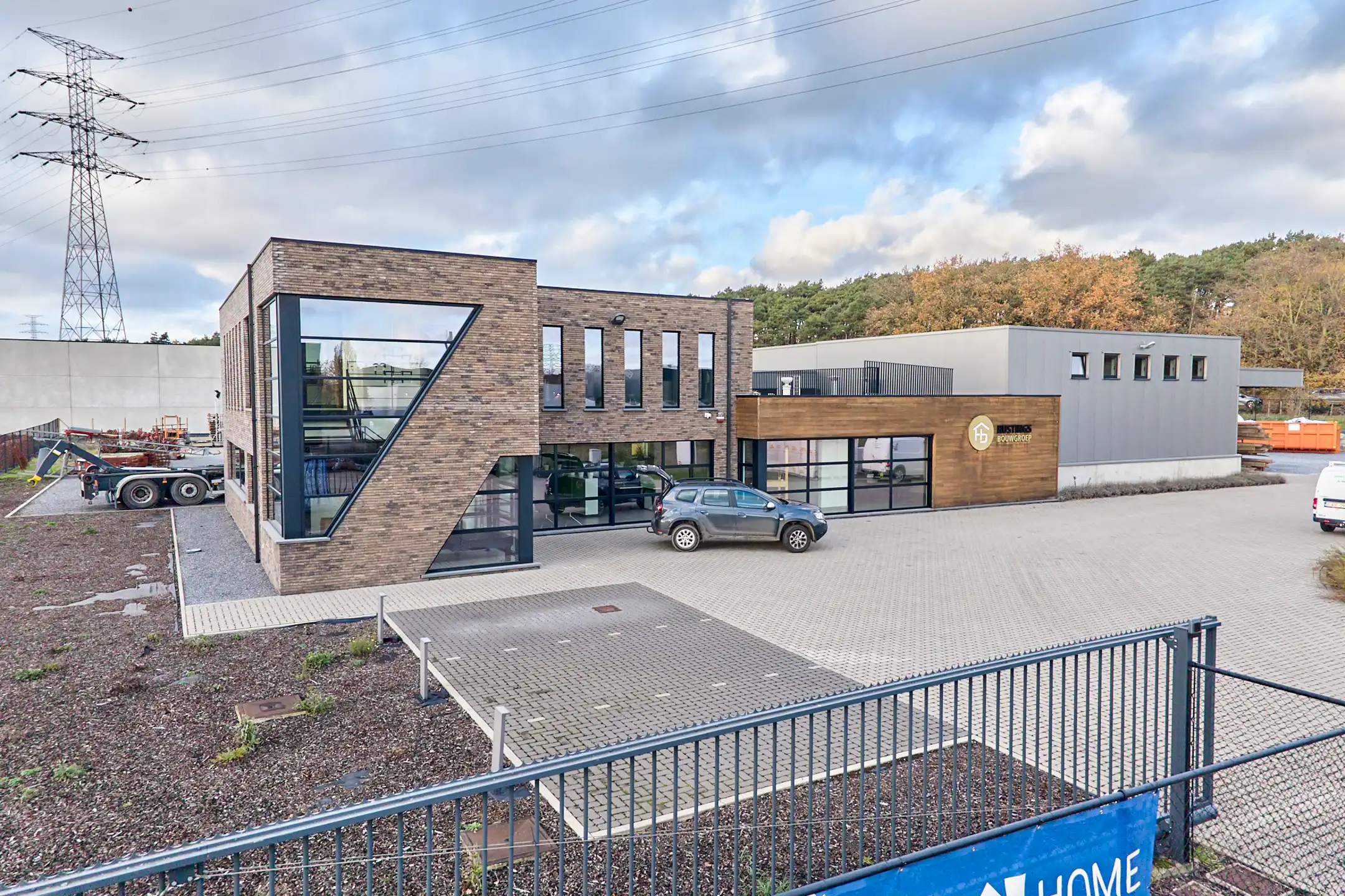 Multifunctioneel bedrijfsgebouw op Genk-Zuid foto {{pictureIndex}}