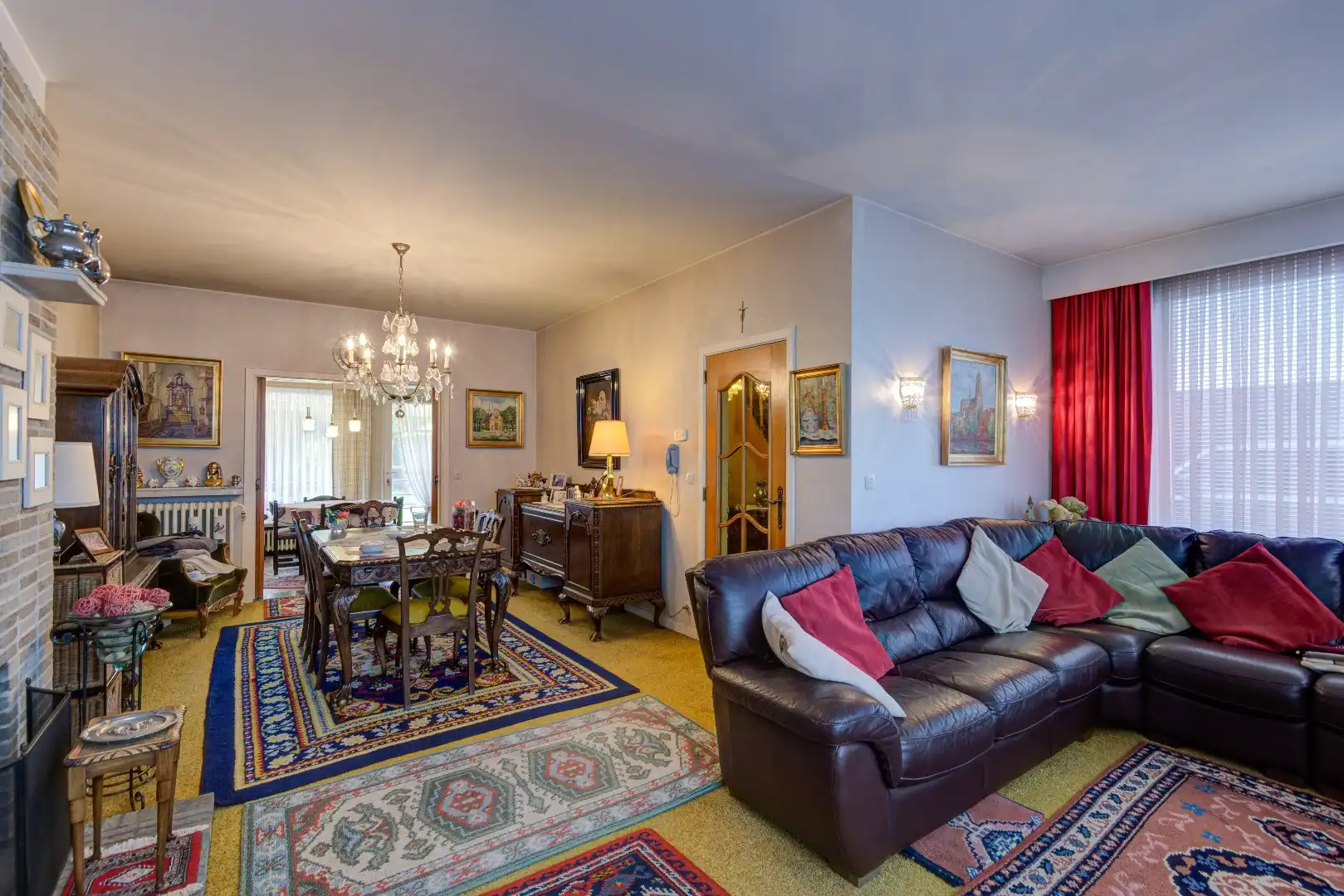 Ruim halfopen woning, 5 slaapkamers en grote tuin foto 3
